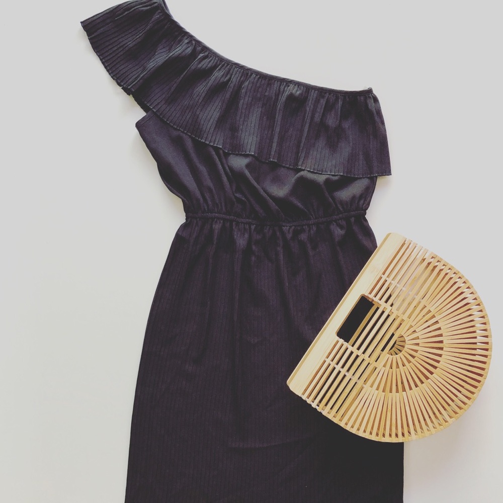 Soprano sz S off the shoulder black pleated dress